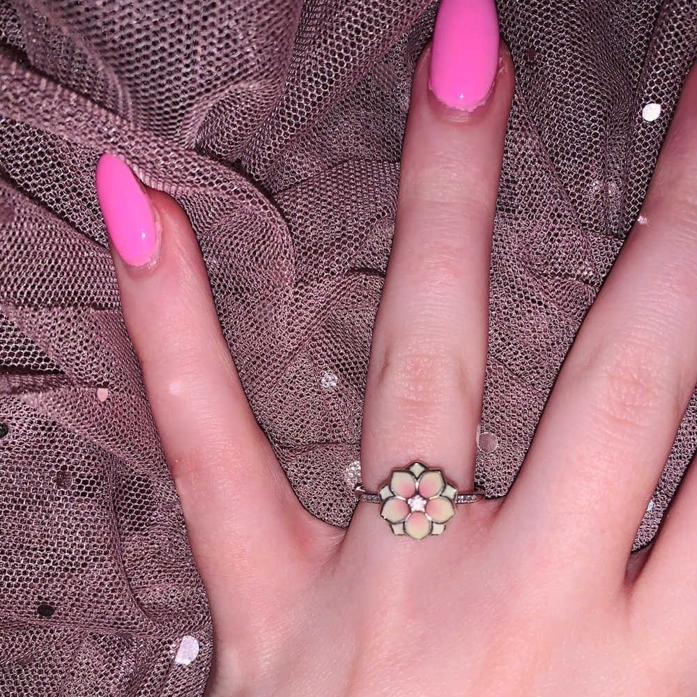 Pandora “Magnolia Bloom” Ring Sz 7